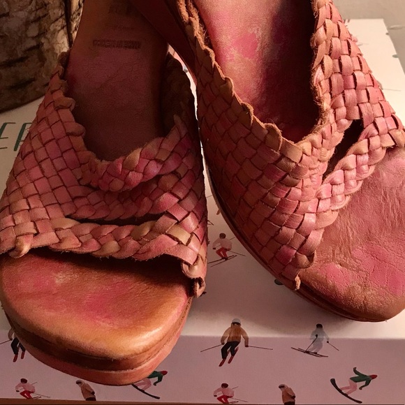 Uptown Weave Sandals - Picture 4 of 8